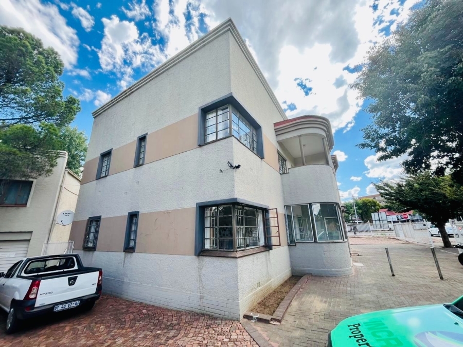 9 Bedroom Property for Sale in Bloemfontein Free State